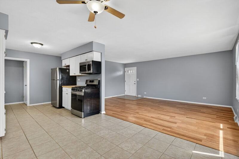 5870 Garrett Ln - Photo 6 of 11