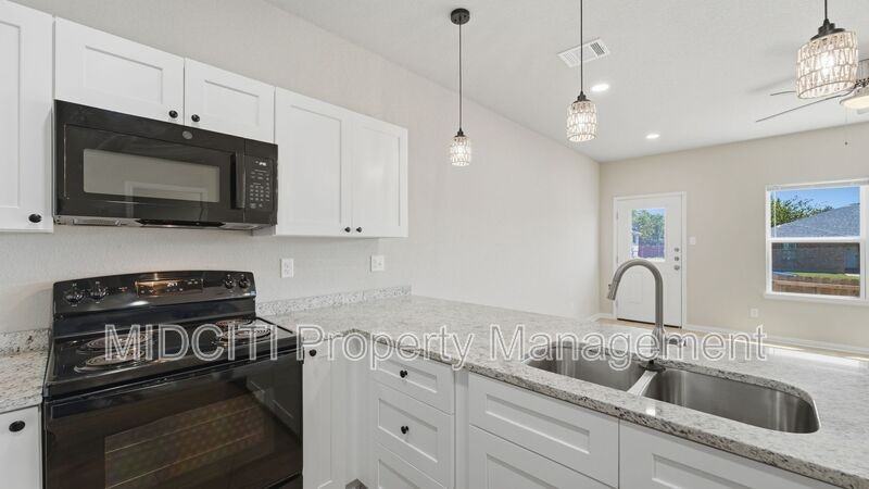 7210 John Palmer #101 - Photo 4 of 34