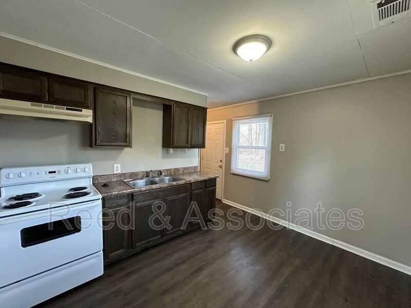 6874 Commander Rd - Photo 4 of 16