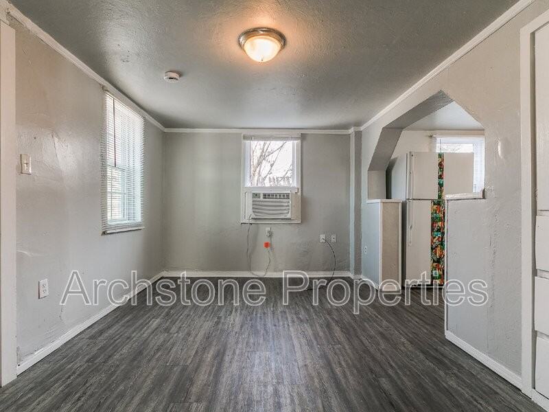 1233 N Grand Blvd - Photo 3 of 36