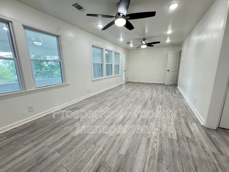 2353 Agnes Dr - Photo 5 of 14