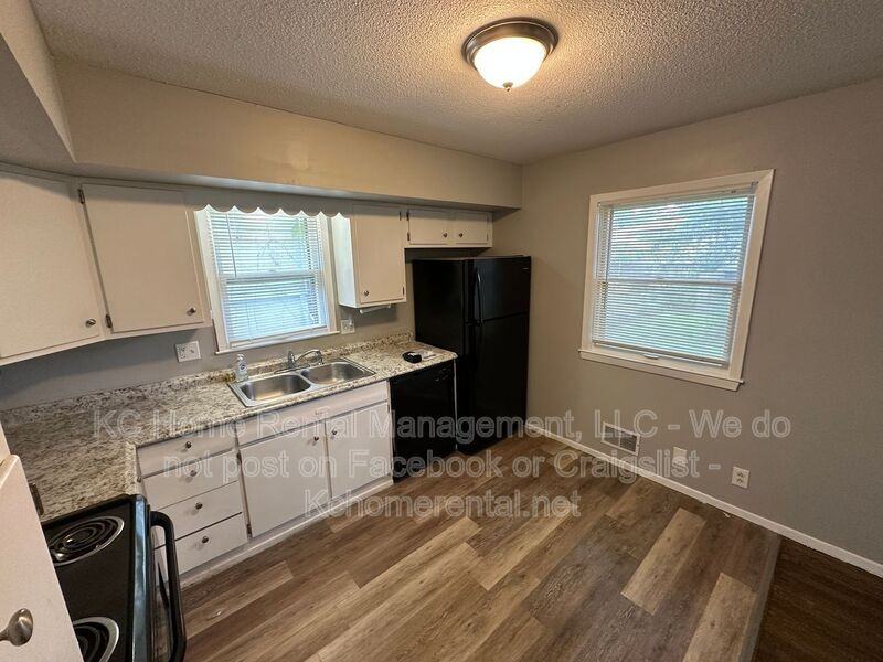 8648 E 52nd Ter - Photo 4 of 33