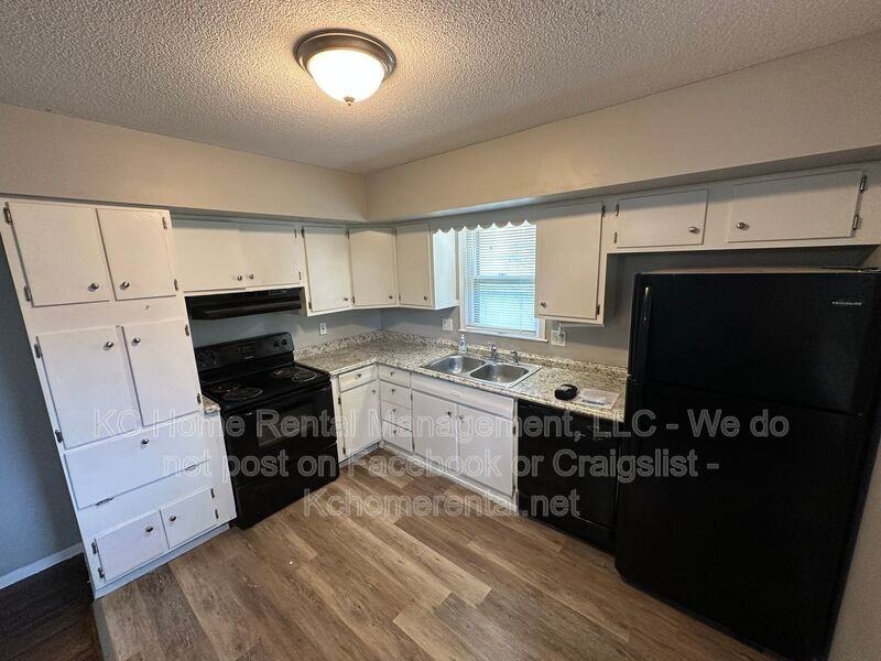 8648 E 52nd Ter - Photo 5 of 33
