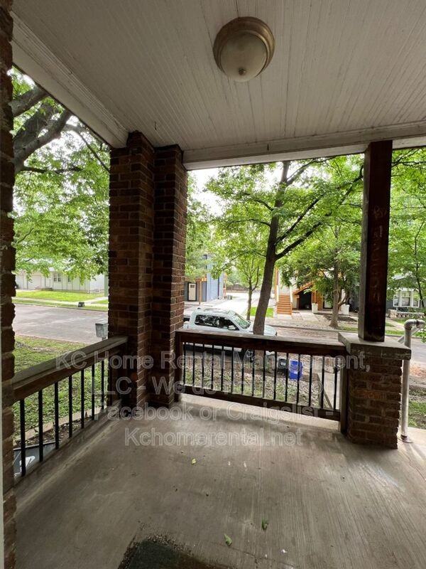 1112 W 41st Ter Apt 1e - Photo 2 of 19