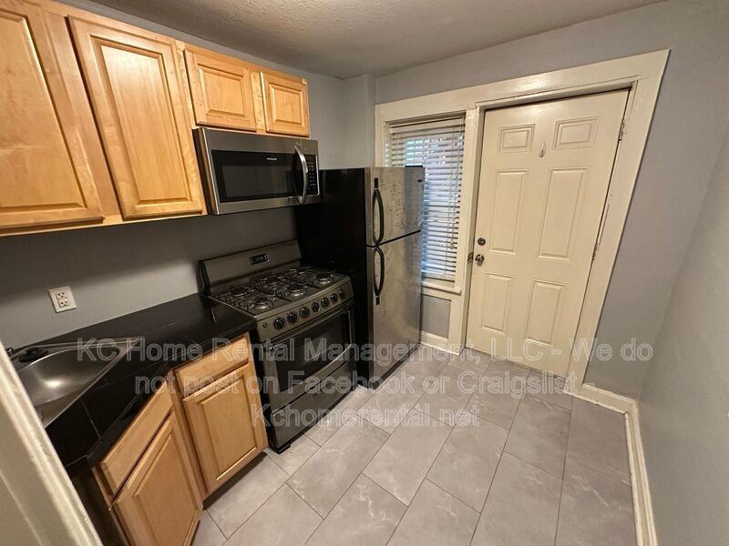 1112 W 41st Ter Apt 1e - Photo 4 of 19