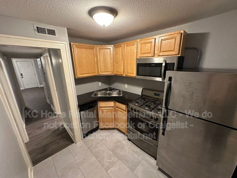 1112 W 41st Ter Apt 1e - Photo 5 of 19