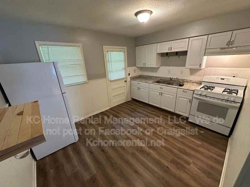 3028 N 71st St - Photo 4 of 27