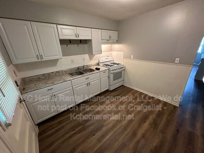3028 N 71st St - Photo 5 of 27