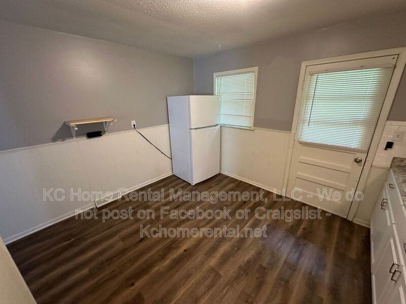 3028 N 71st St - Photo 6 of 27