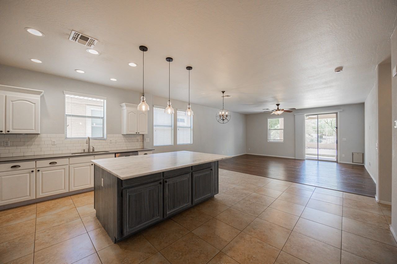 1861 E Patrick Ln - Photo 4 of 38