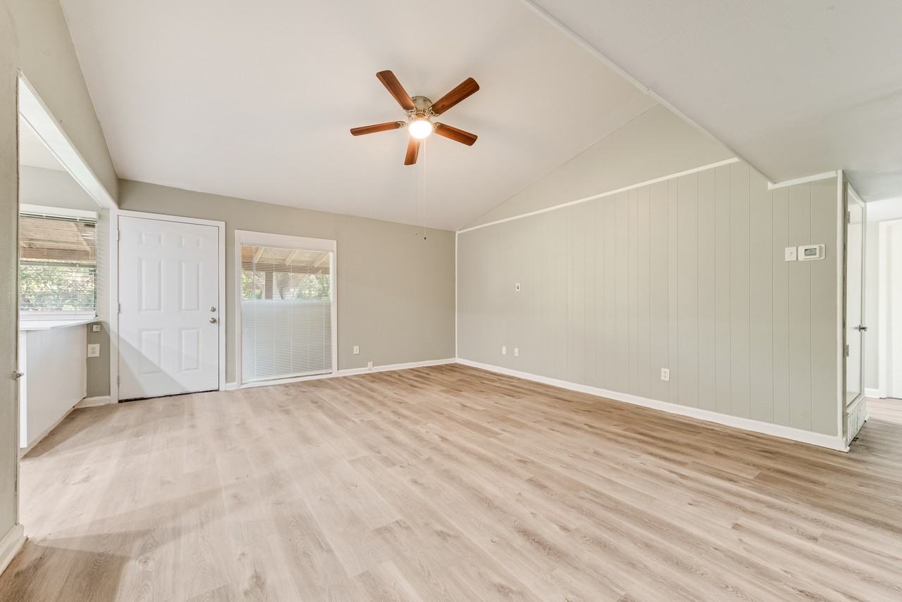 5010 Wildbriar Dr - Photo 5 of 21