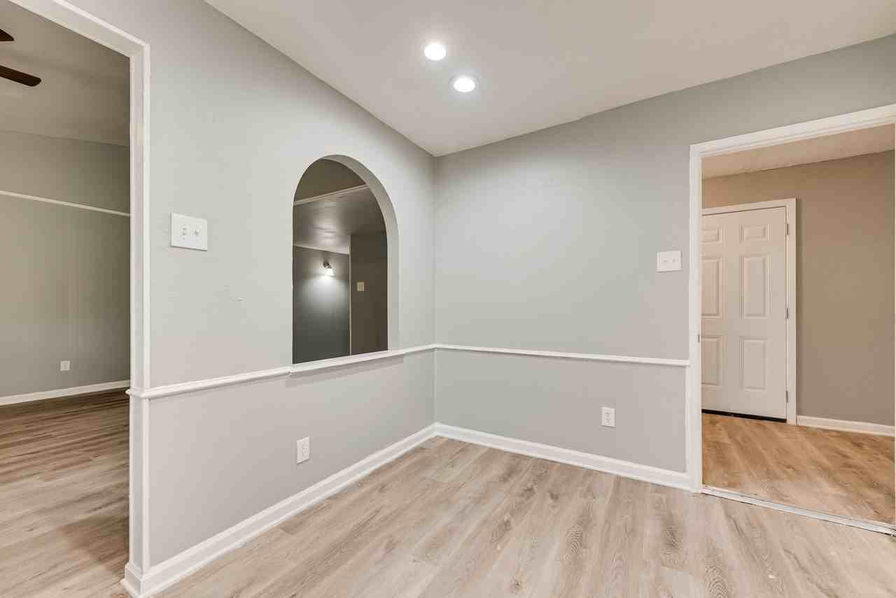 5010 Wildbriar Dr - Photo 7 of 21