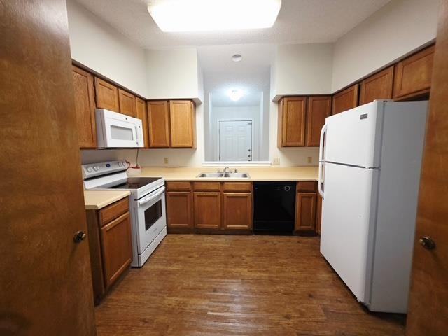 4419 Fairgate Dr - Photo 3 of 13