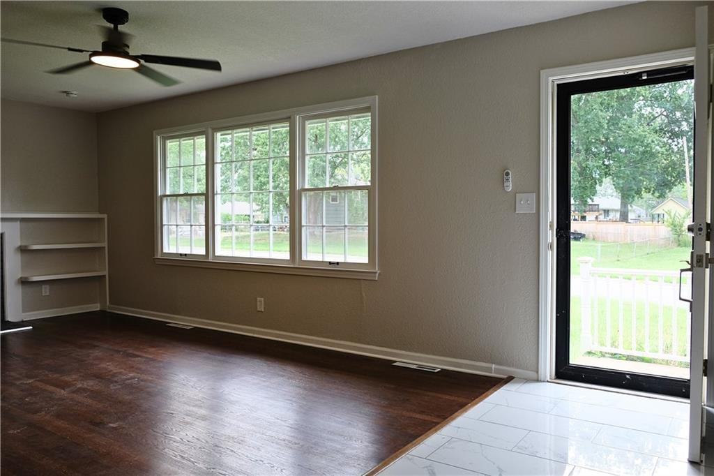 13521 Belmeade Ave - Photo 4 of 25