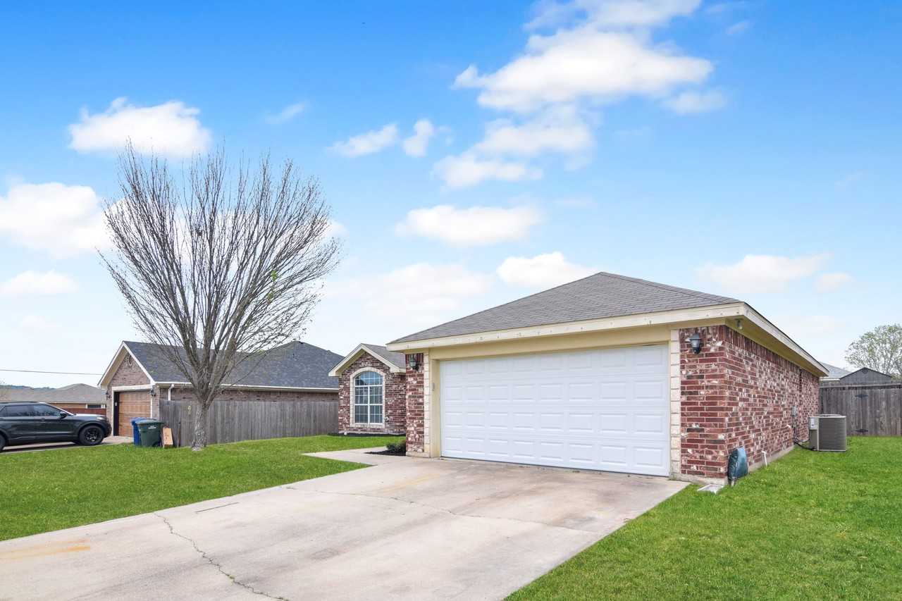 2403 Jake Dr - Photo 3 of 21