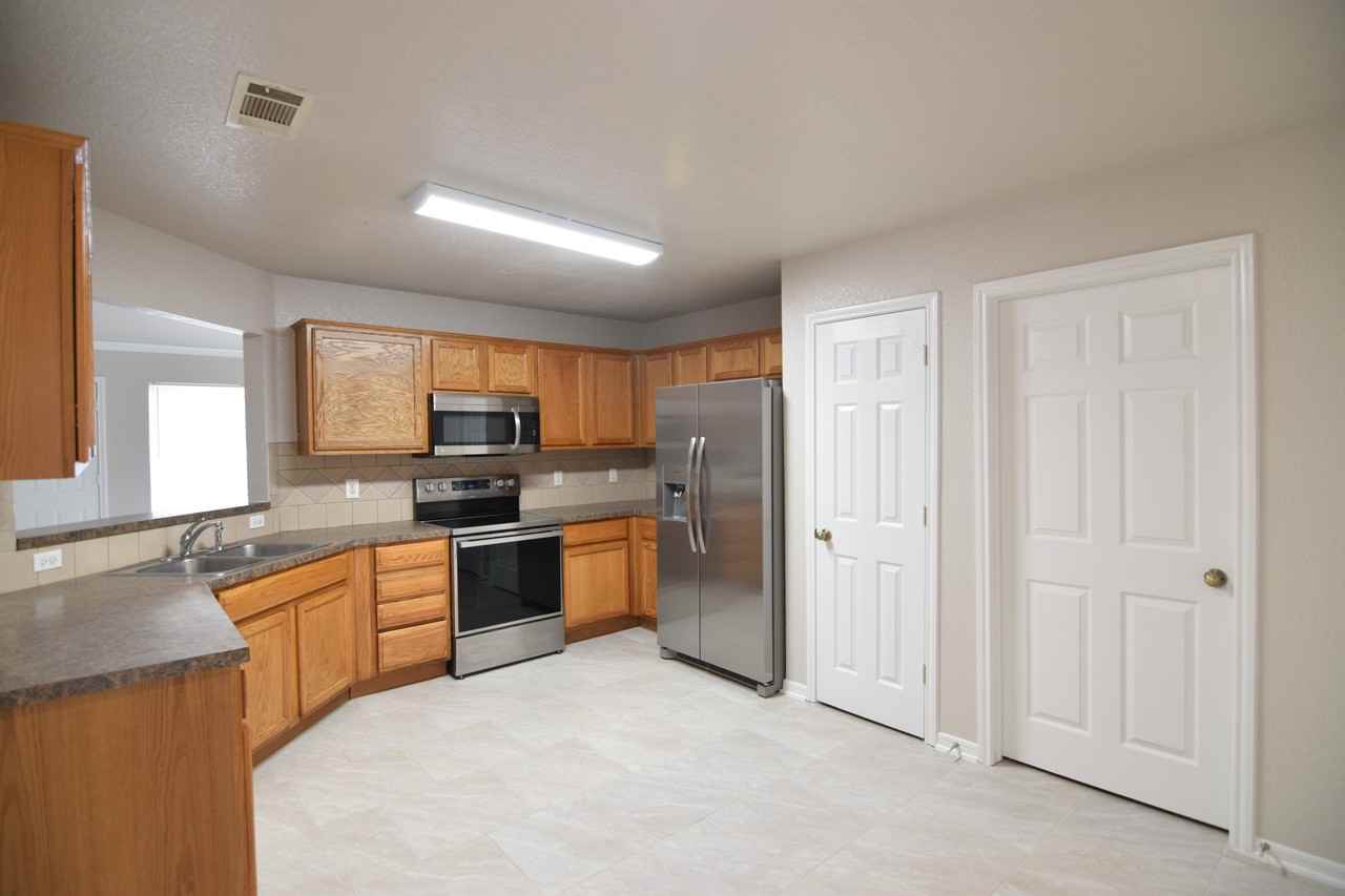 2403 Jake Dr - Photo 4 of 21
