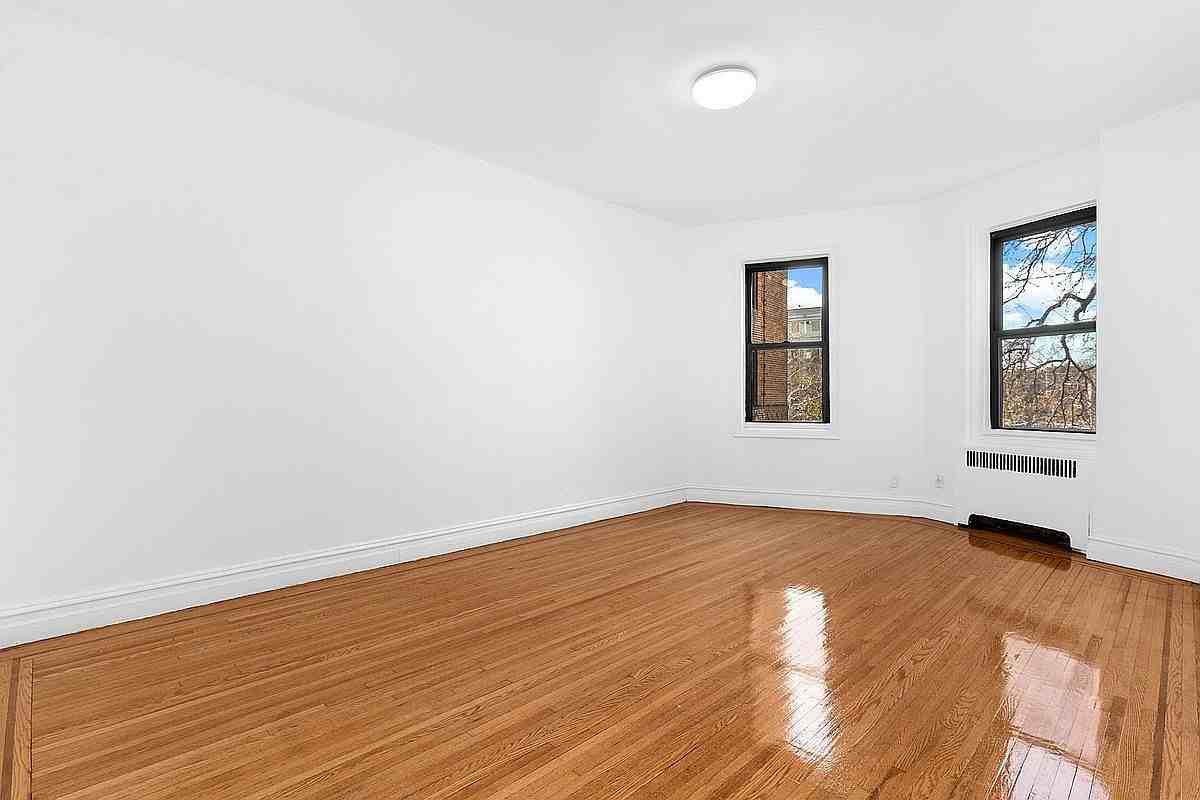 71 Ocean Pkwy #3B - Photo 2 of 7