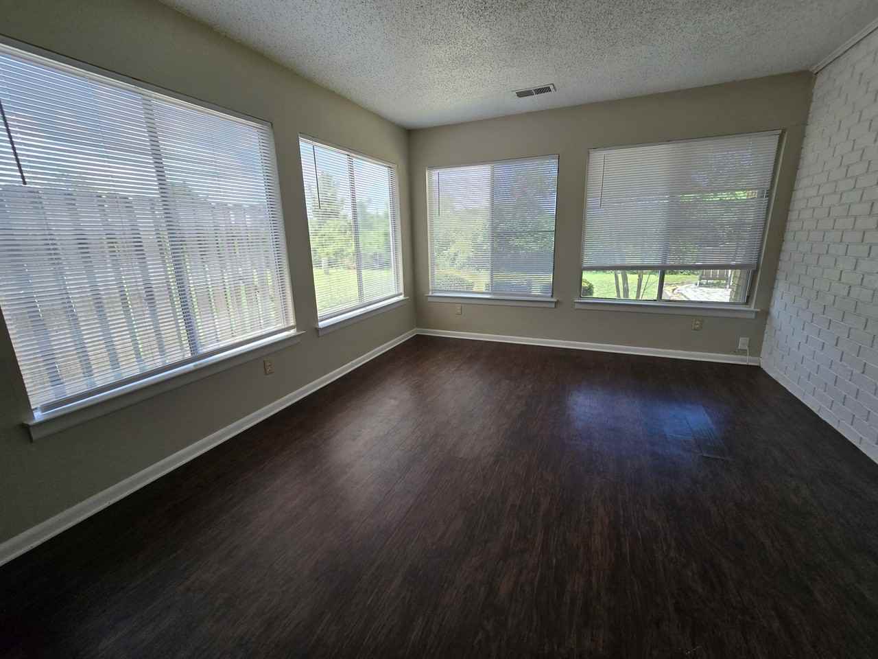 4828 Huron Dr - Photo 5 of 21