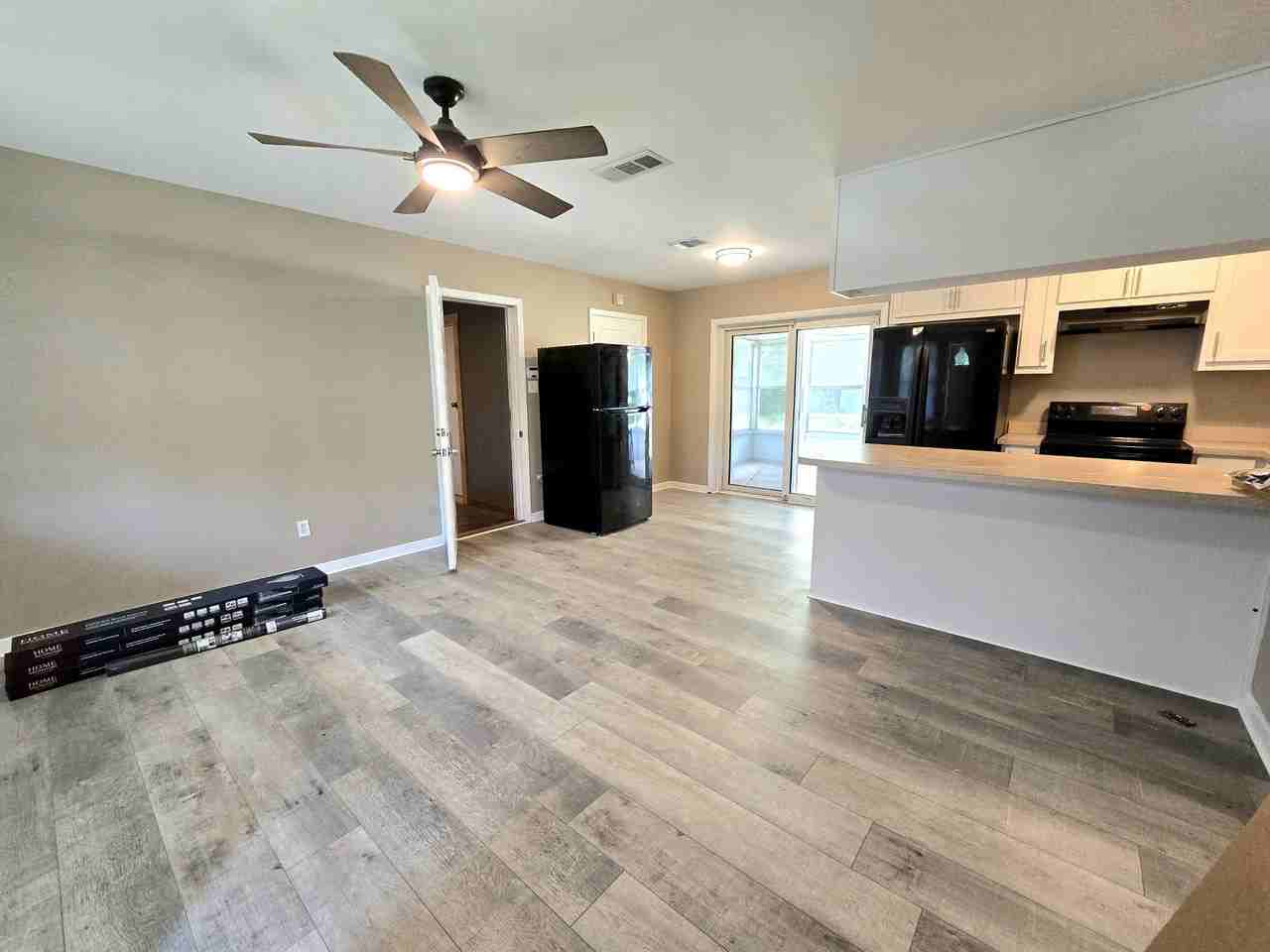 807 Blue Springs Dr - Photo 2 of 10