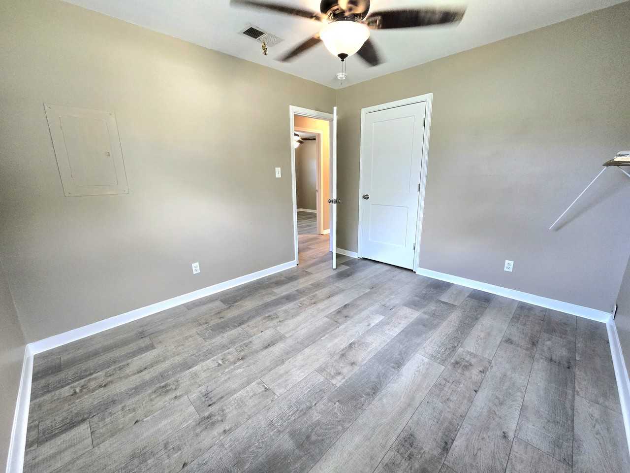807 Blue Springs Dr - Photo 5 of 10