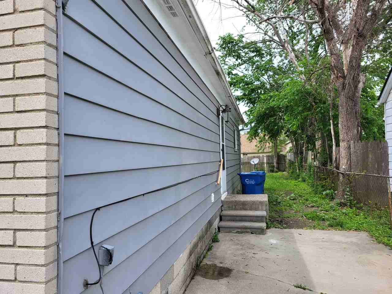 8509 Paige Ave - Photo 2 of 13