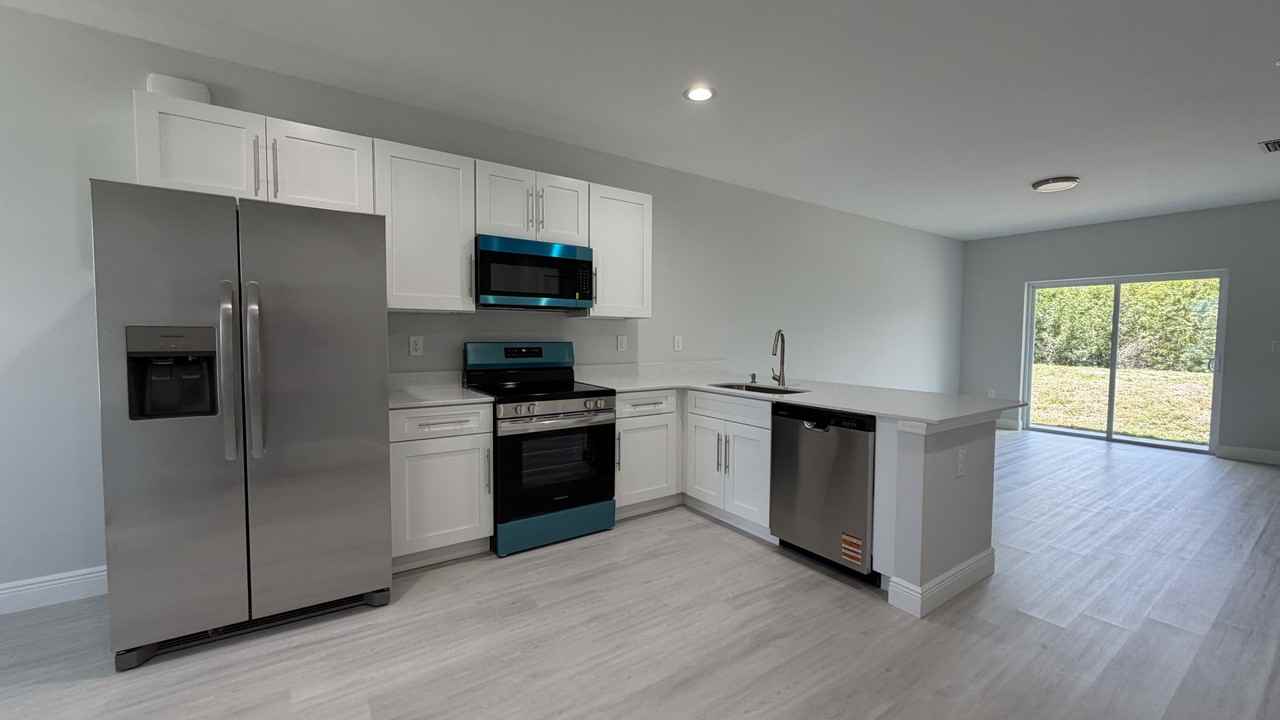 11223 Pendleton Ave - Photo 2 of 7