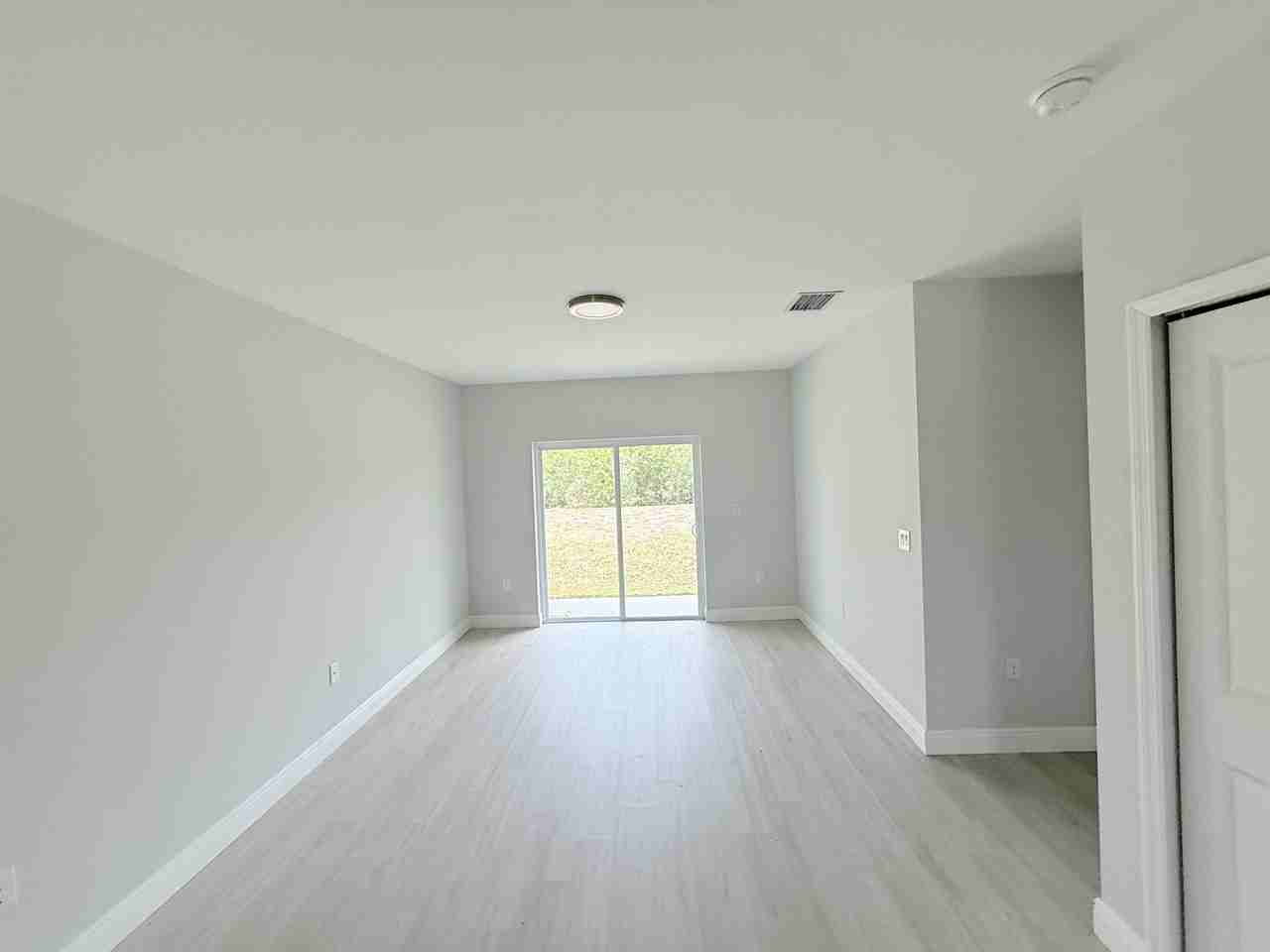 11223 Pendleton Ave - Photo 3 of 7
