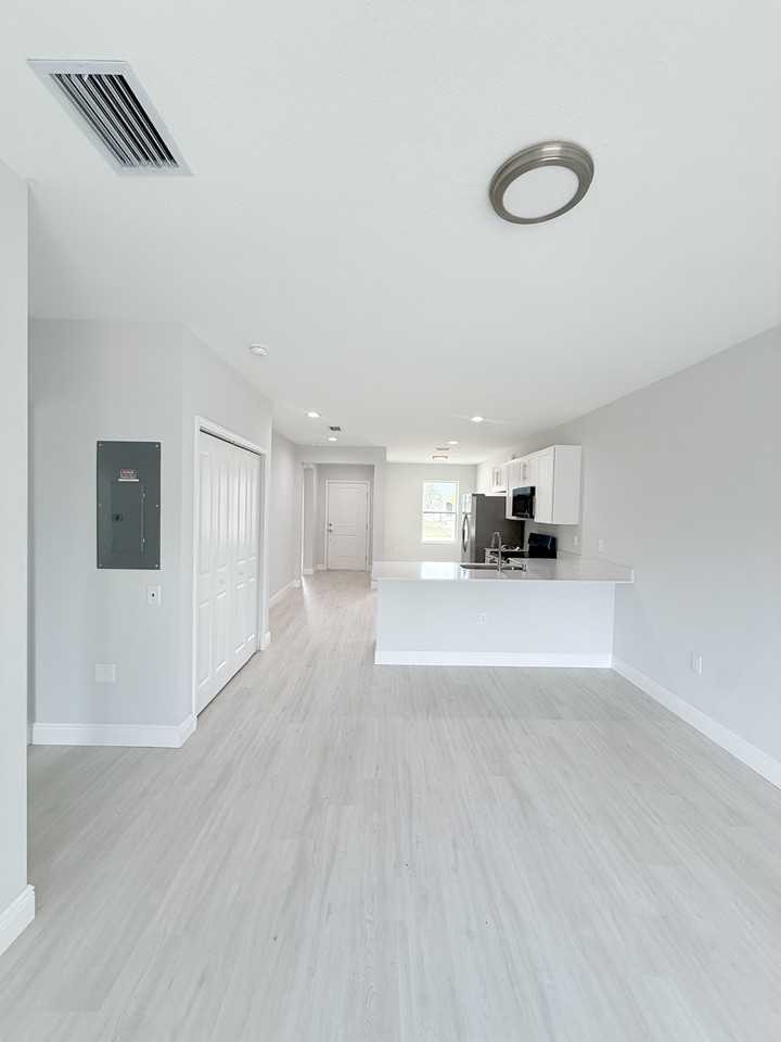 11225 Pendleton Ave - Photo 5 of 7