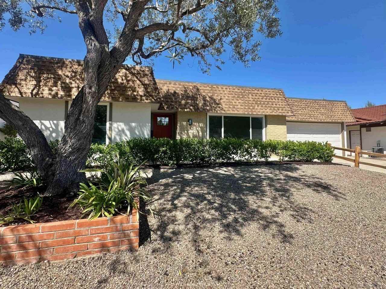 16634 Bernardo Oaks Dr - Photo 2 of 24