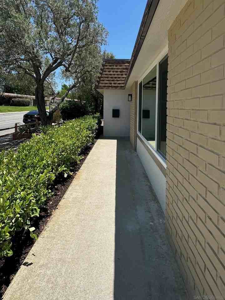 16634 Bernardo Oaks Dr - Photo 3 of 24