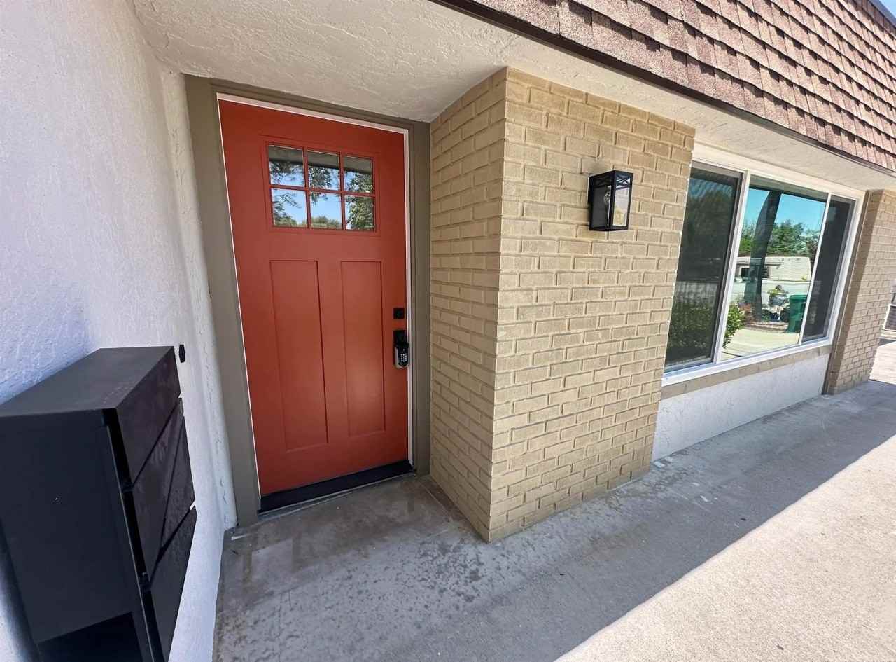 16634 Bernardo Oaks Dr - Photo 4 of 24