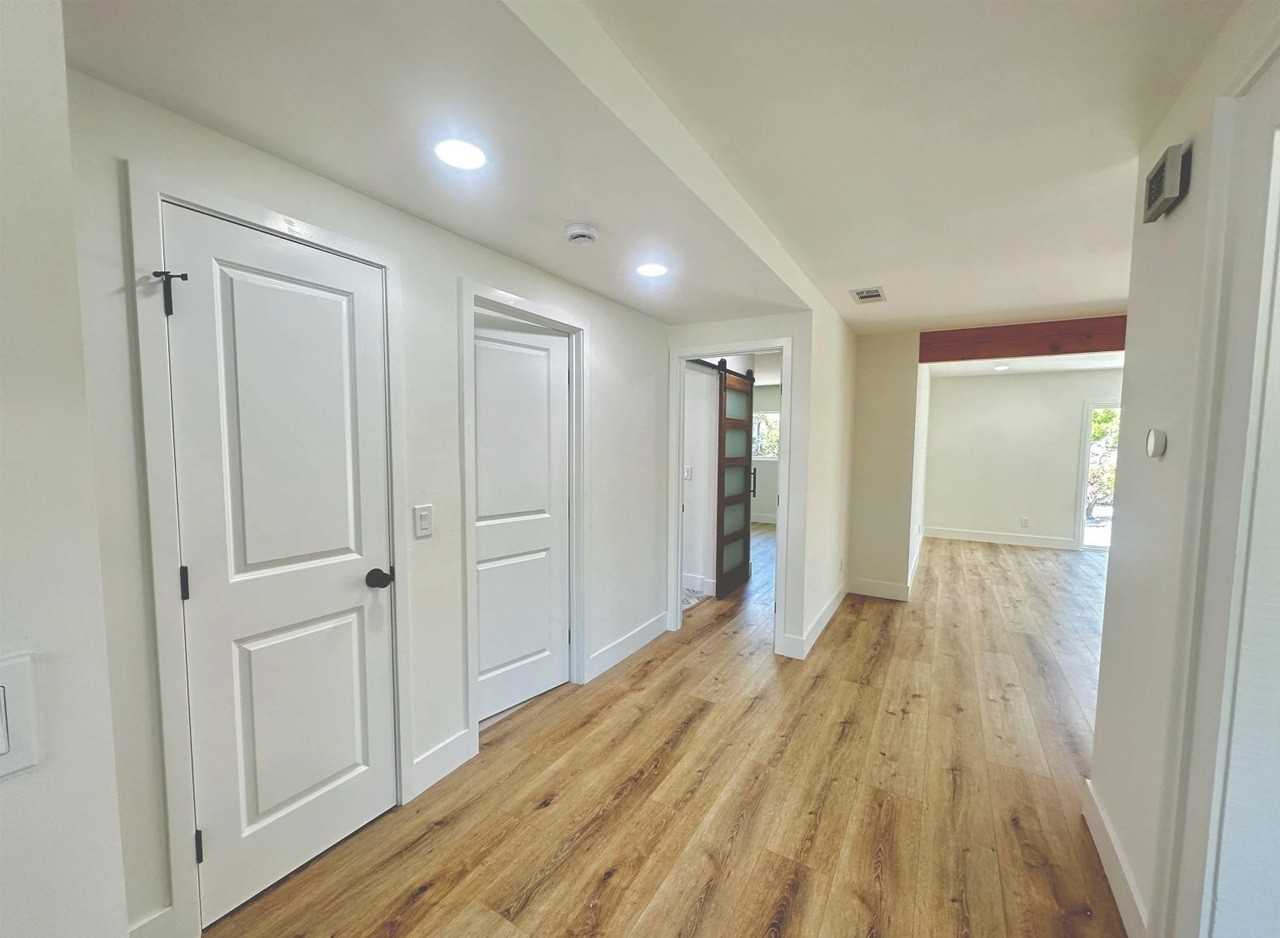 16634 Bernardo Oaks Dr - Photo 6 of 24