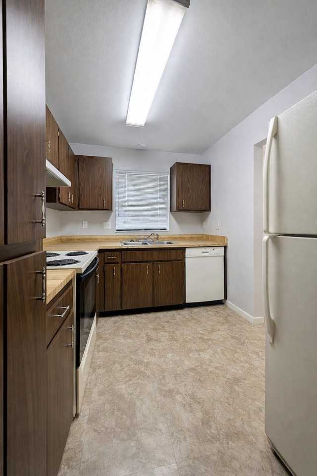 11511 Grove Ln - Photo 5 of 14