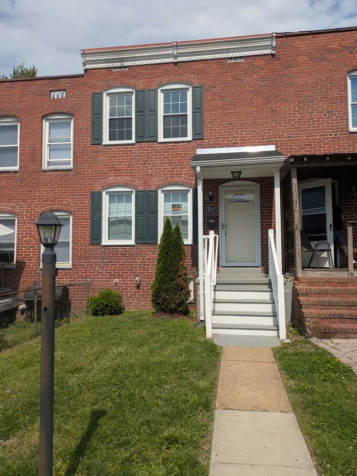 5227 Patrick Henry Dr