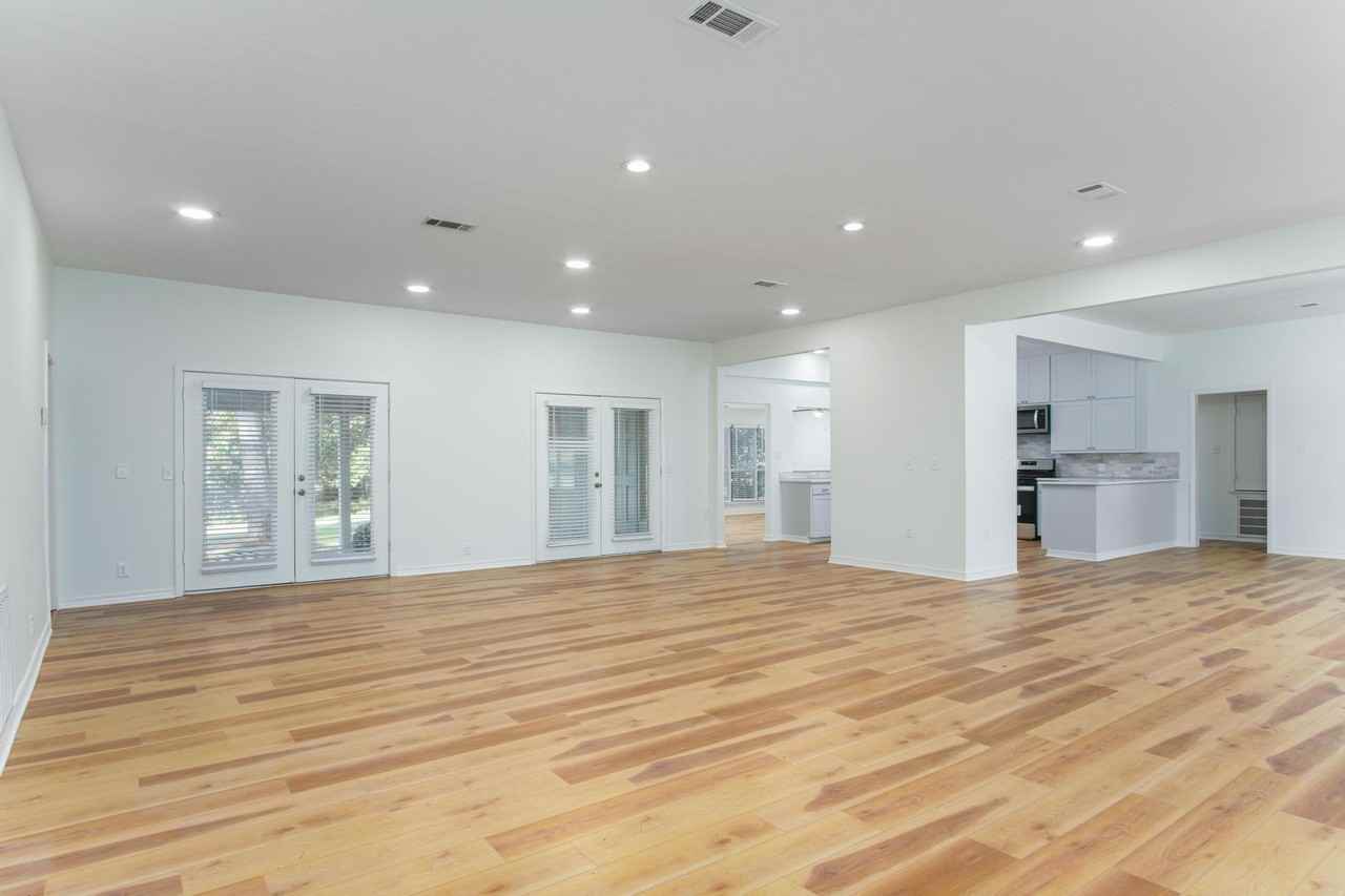 313 S 22nd Ave - Photo 4 of 28