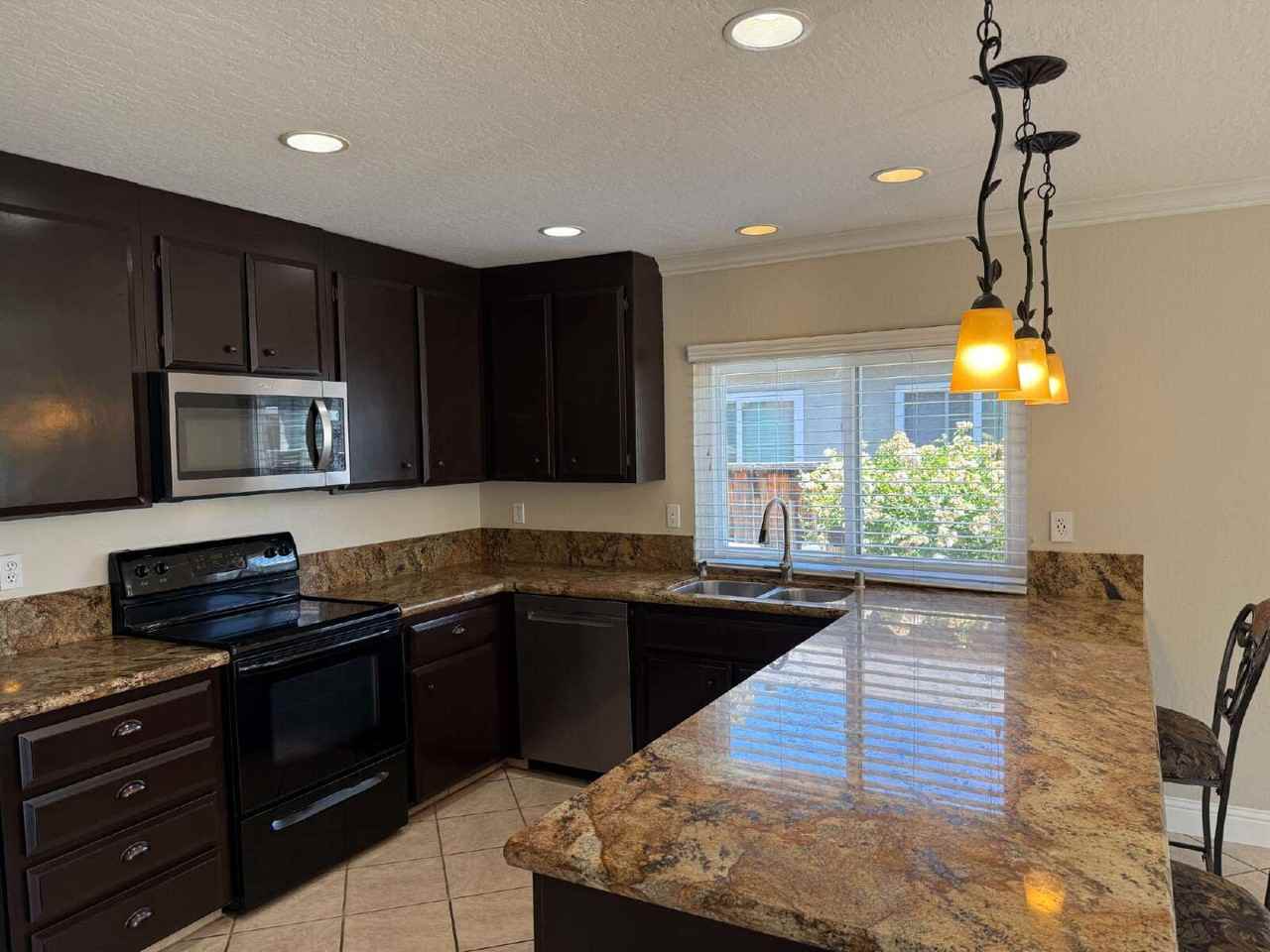 4390 Kingspark Dr - Photo 5 of 16