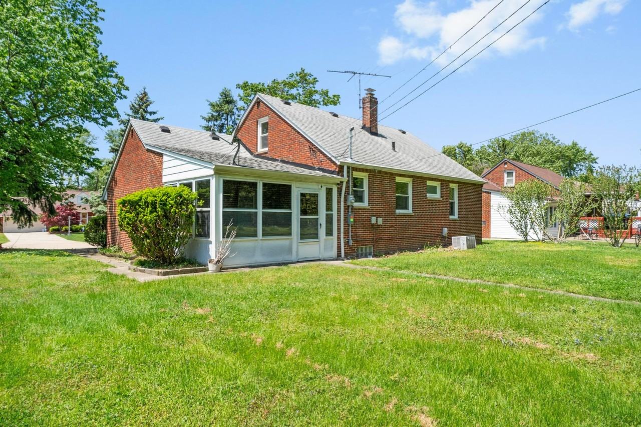 1807 Skyline Dr - Photo 2 of 26