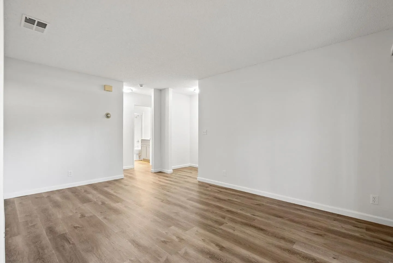 1376 Palm St - Photo 3 of 30