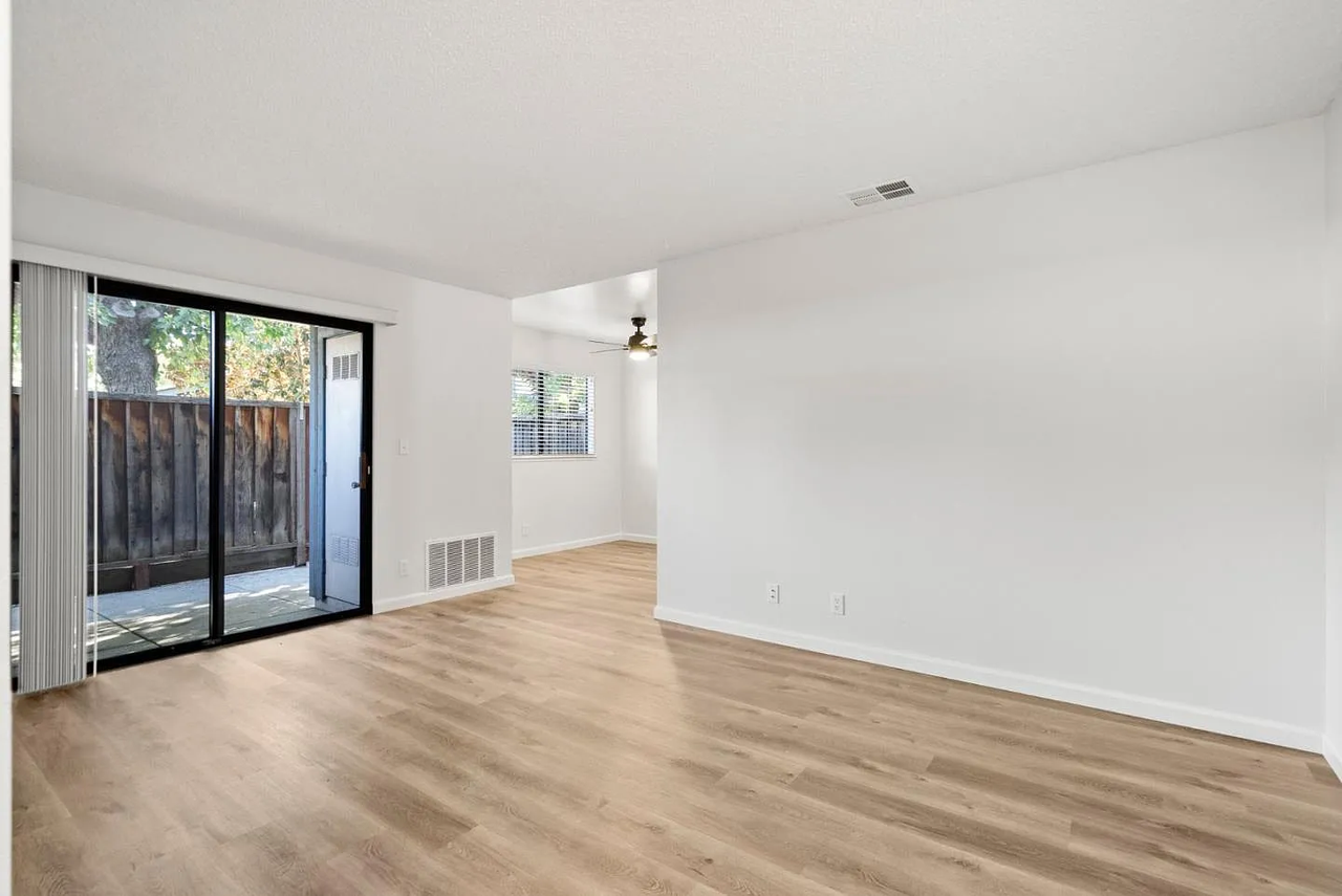 1376 Palm St - Photo 5 of 30