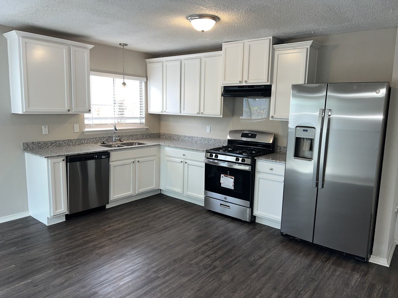 2911 Lakebriar St - Photo 5 of 20