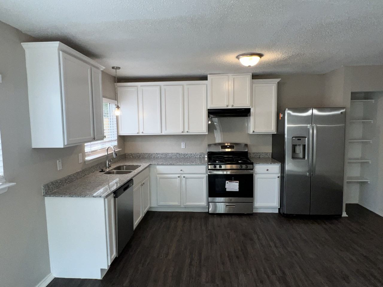 2911 Lakebriar St - Photo 6 of 20