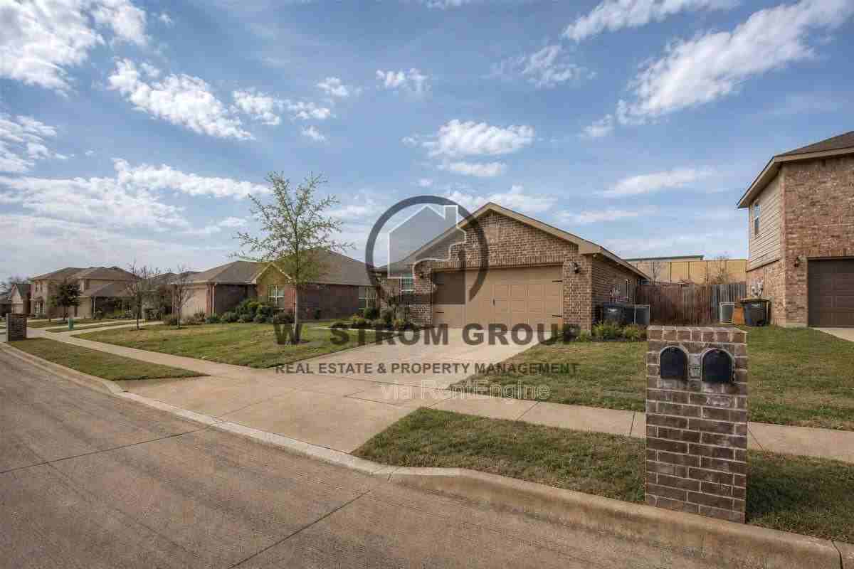 3104 Middleview Rd - Photo 2 of 10