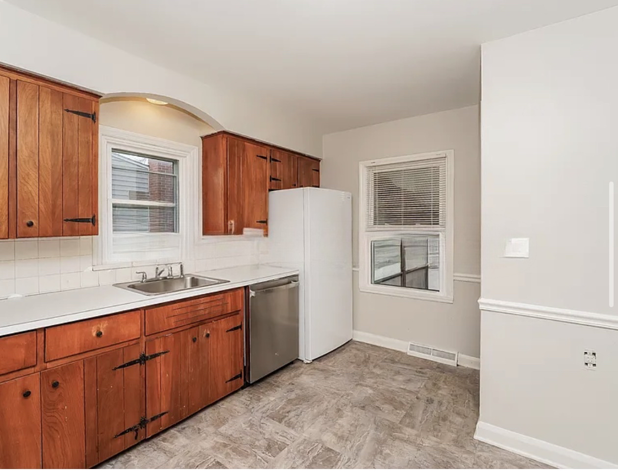 6903 Glenwood Ave - Photo 4 of 7
