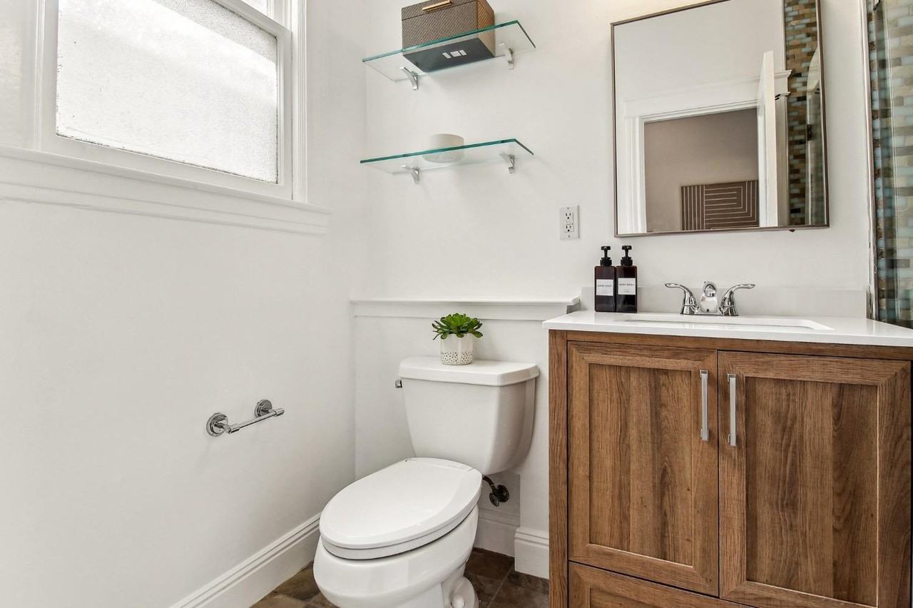 1235 Oak St #3 - Photo 7 of 9