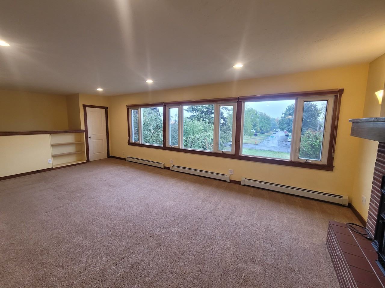 348 W Colorado St - Photo 2 of 15
