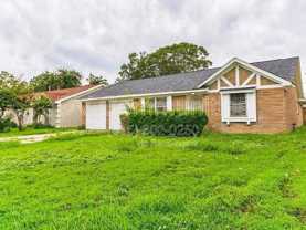 700 Meadowglen Dr - Photo 1 of 1