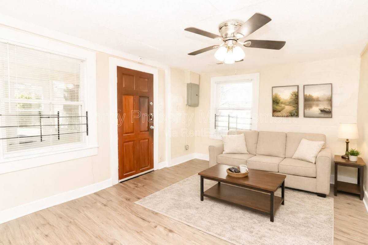 1422 Wilson Rd - Photo 3 of 10