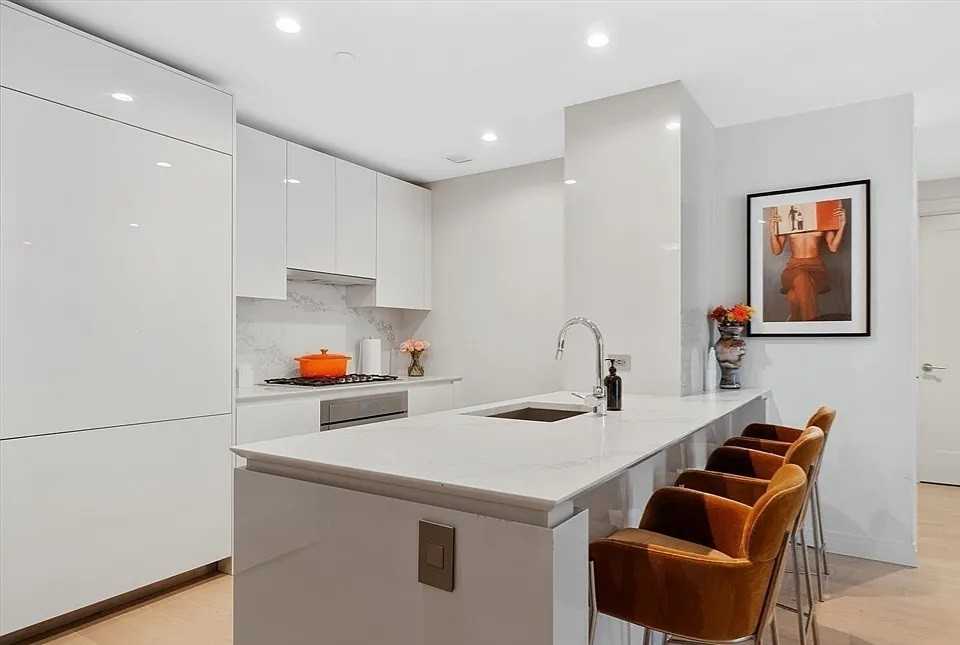 5 Metropolitan Oval - Photo 2 of 5
