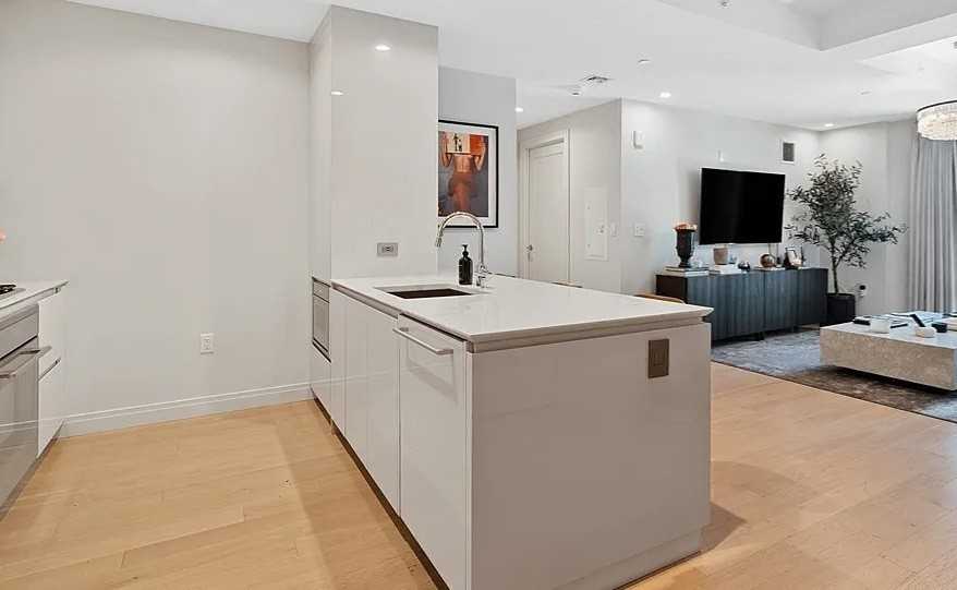 5 Metropolitan Oval - Photo 3 of 5