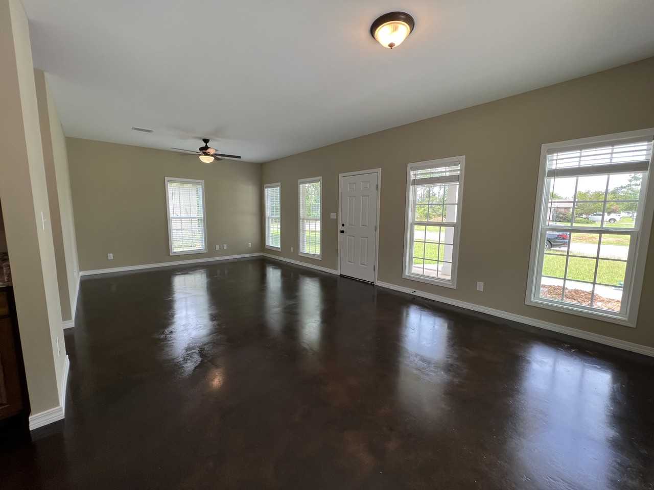 33228B Stables Dr - Photo 3 of 14